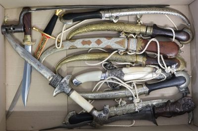 a lot of different types of knives in a box
