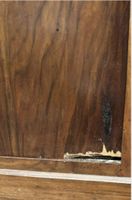 Chevet ouvrant par un tiroir et une porte, accidents, traces… (photo 2)