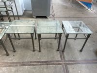 Lot de 4 tables basses carrées. (photo 2)