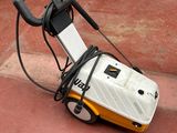 a machine that is sitting on the ground in the yard