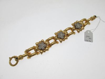 un bracelet en or et diamants