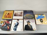 un grand nombre de livres posés sur une table