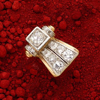 Bague chevalière en or 18k (750e) et platine (850e), à décor…