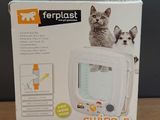 une boîte sur laquelle est représenté un chat et un chien