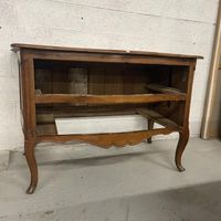 Une commode en bois fruitier ouvrant par deux larges tiroirs… (photo 4)