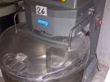 a machine that is sitting on the floor in a room