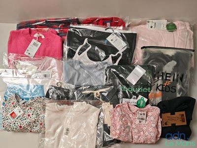 Lot de 16 vêtements/accessoires de diverses tailles et marqu…