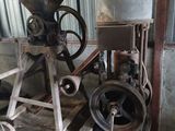 a picture of a machine that is sitting in a room