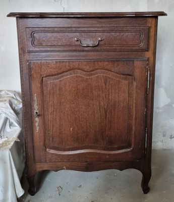 Confiturier en chêne ouvrant à un tiroir et une porte, avec …