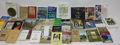 [HISTOIRE VARIA]. Environ 38 volumes.