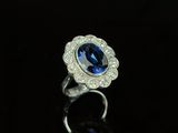 Bague ovale en saphir et diamant