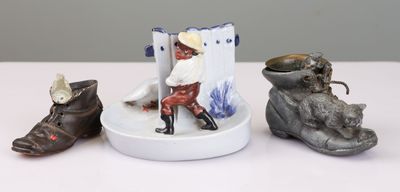 Réunion d'objets de vitrine comprenant :