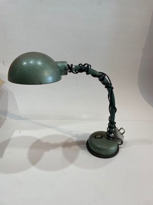 Lampe d'atelier en métal peint vert « Lot vendu sous la forme judiciai - Photo 1