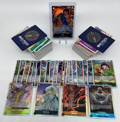 le contenu d'un jeu de cartes est disposé sur une table