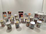 de nombreux parfums de glaces sur le comptoir