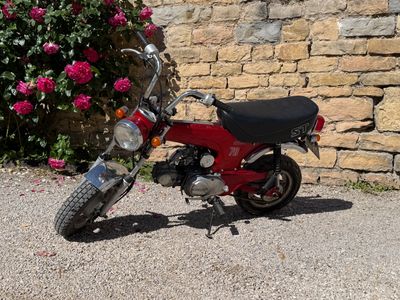 Moto HONDA - n° HJ 645 QE - du 12.08.1988 - Type ST70 - n° d…