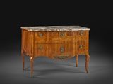 une commode Louis II en noyer avec un plateau en marbre