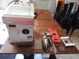 a small machine that is sitting on a table