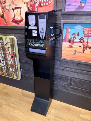 une photo d'un distributeur automatique exposé dans un magasin