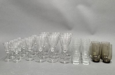 a lot of glasses that are sitting on the table
