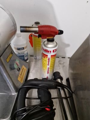 a picture of a machine that is sitting on a counter