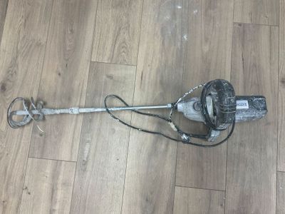 une image d'une machine posée par terre
