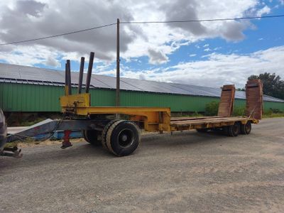 an image of a flatbed truck parked in front of a building
