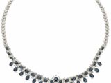 un collier en saphir et diamants, signé Van Cleef