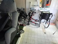 Ensemble d’appareils médicaux comprenant deux fauteuils roul…