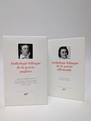 deux livres posés côte à côte sur une table