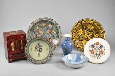 many plates and bowls that are sitting on a table