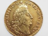 une pièce d'or sur laquelle figurent la tête d'une femme et une couronne