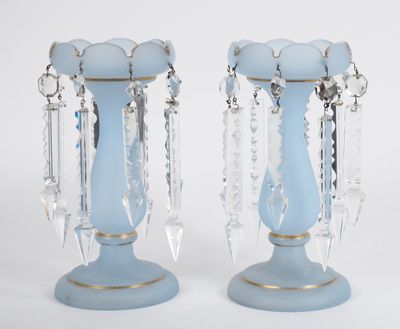 Paire de porte ananas Napoléon III en opaline bleue et dorée…