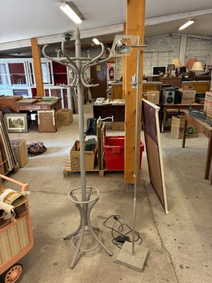 an image of a room with a lot of furniture in it