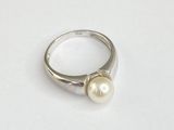 bague en argent massif ornée d'une seule perle