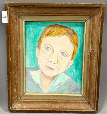 tableau représentant un garçon en chemise bleue, dans un cadre en bois