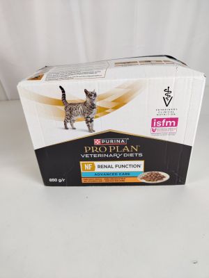 une photo d'une boîte de nourriture pour chat posée sur une table