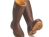 ces bottes sont marron et marron, avec des semelles marron
