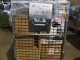 un chariot sur lequel sont posés de nombreux cartons