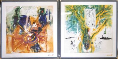 Deux tableaux sont accrochés au mur d'une pièce : l'un représente une horloge et l'autre un arbre.