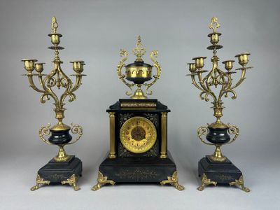 GARNITURE de CHEMINÉE de style Napoléon III composée d'une p…