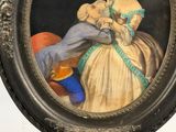 un tableau représentant une femme tenant un bébé dans ses bras, dans un cadre noir