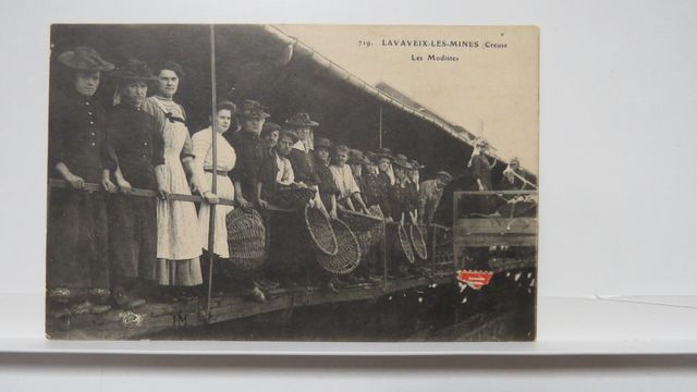 Lavaveix-les-Mines : Les Modistes (HM 719). TBE. Carte rare !!!