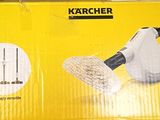 la boîte d'un aspirateur Kärcher sur laquelle figure une serpillière