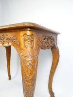 Charmante petite table de milieu, en noyer clair, richement … (photo 6)