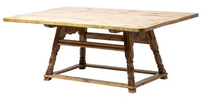 une image représentant une table en bois avec un plateau en bois sur fond blanc