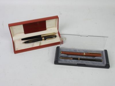 a pen and a pen holder in a box