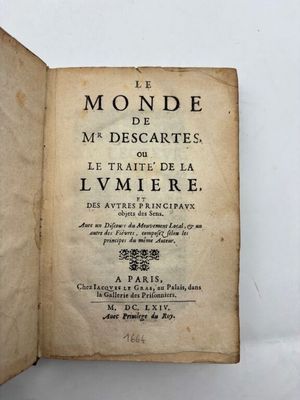 un livre ouvert avec un titre en noir et blanc