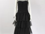 une robe noire sur un mannequin mannequin mannequin mannequin mannequin mannequin mannequin mannequin mannequin mannequin