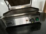 an image of an electric grill on a counter top